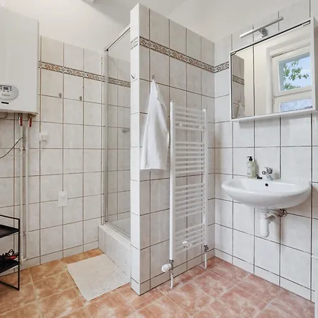 Gala V Secesni Soukrome Parkovani U Domu Zdarma Apartment *
