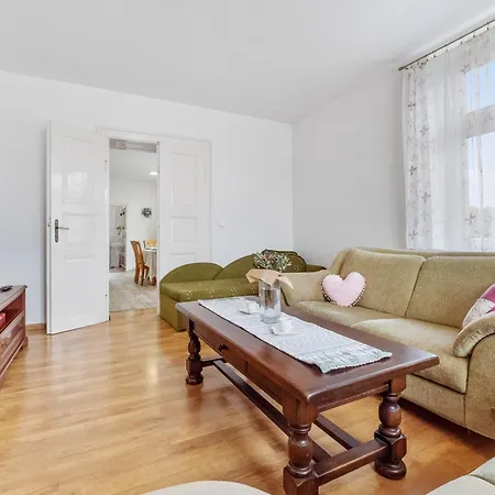Apartment Gala V Secesni Soukrome Parkovani U Domu Zdarma Ceska Lipa
