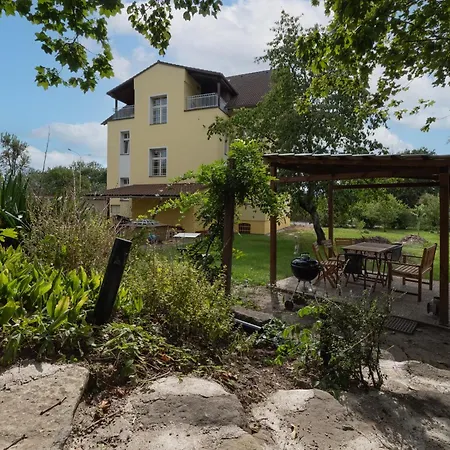 Gala V Secesni Soukrome Parkovani U Domu Zdarma Apartment