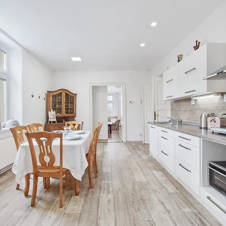 Apartment Gala V Secesni Soukrome Parkovani U Domu Zdarma *