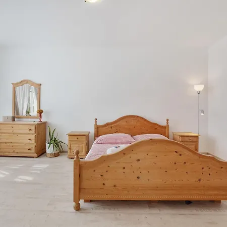 Gala V Secesni Soukrome Parkovani U Domu Zdarma Apartment Ceska Lipa