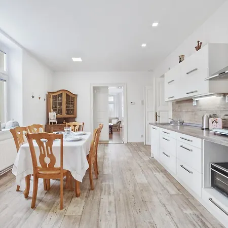 Gala V Secesni Soukrome Parkovani U Domu Zdarma Apartment *